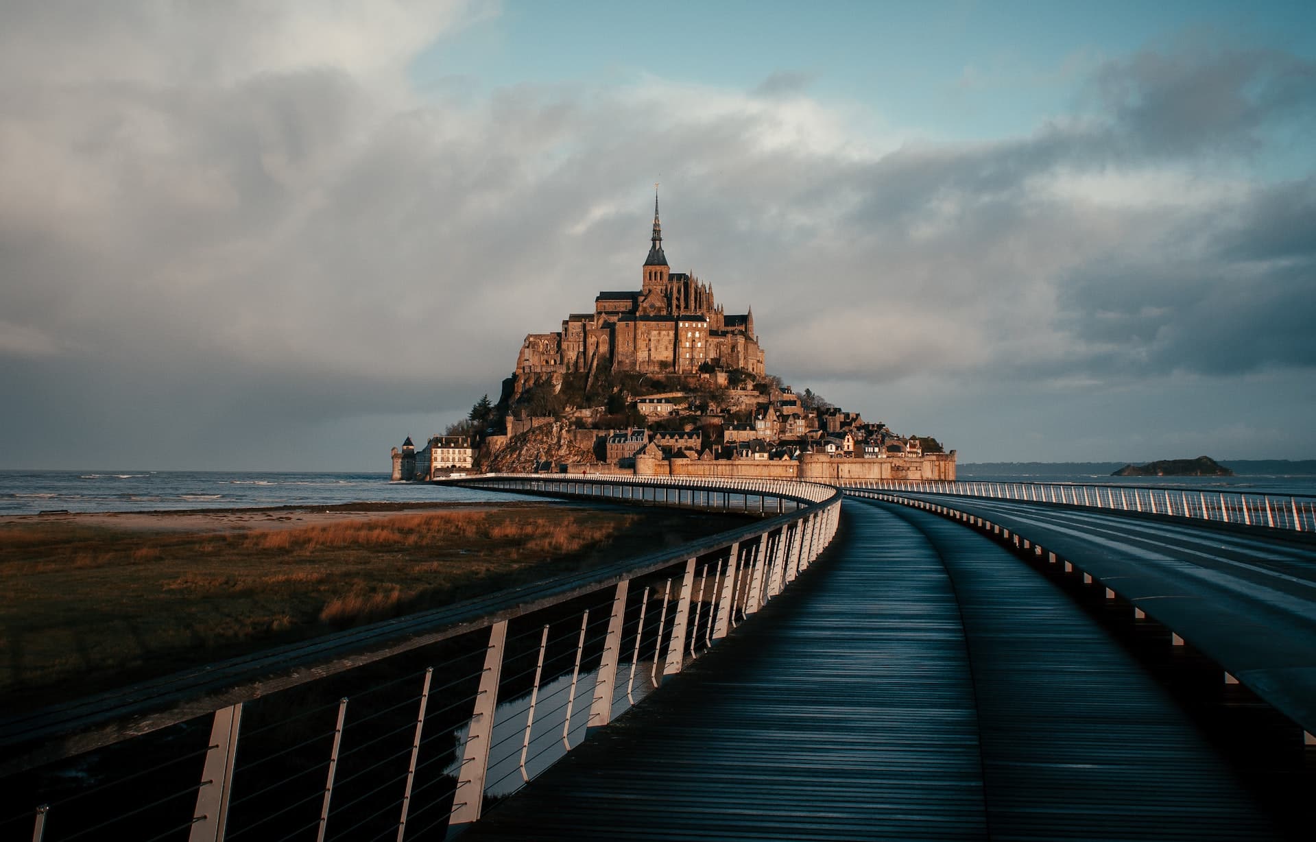 Route menant au Mont Saint Michel