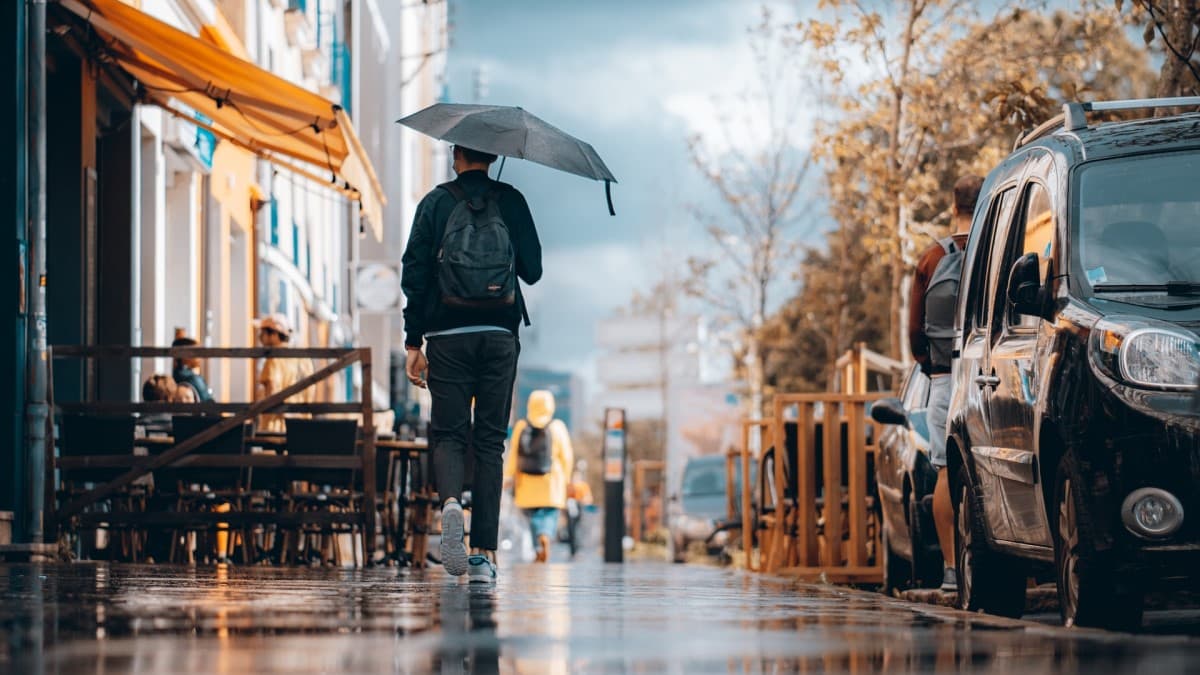 rue de Nantes sous la pluie