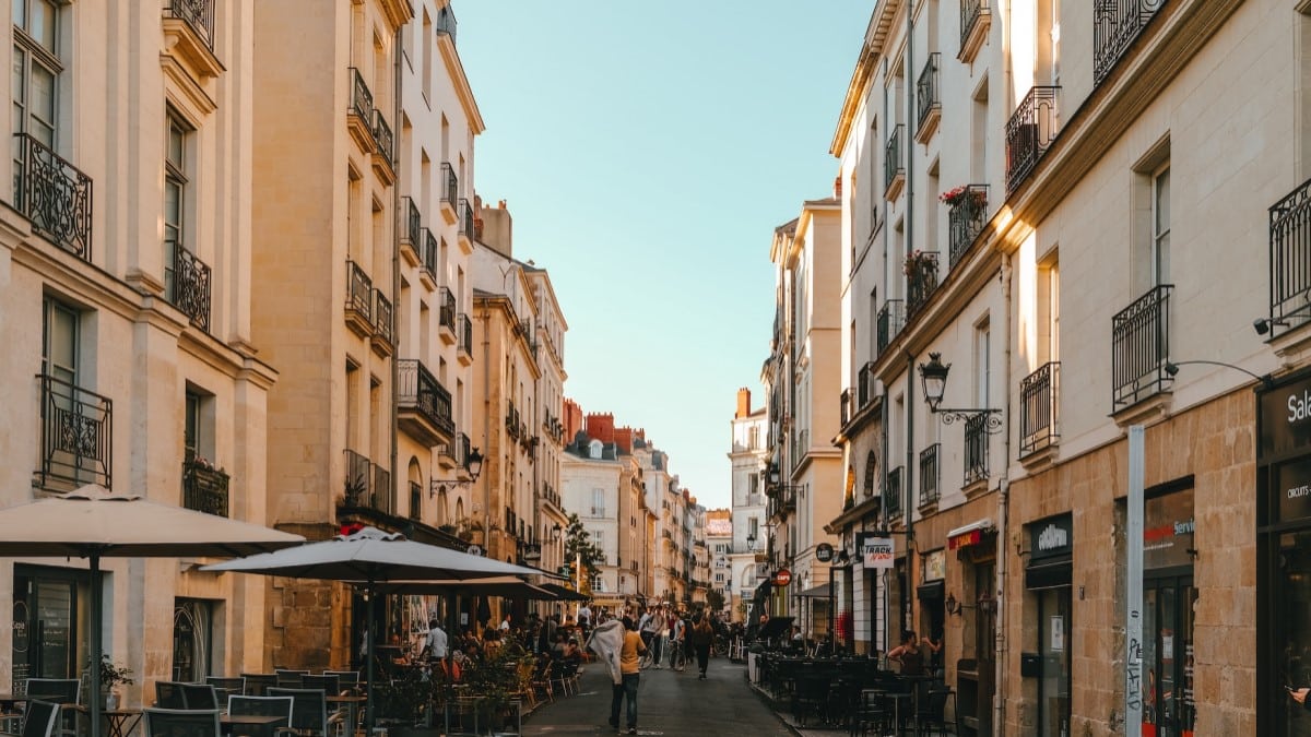 vue d'une rue commerçante de Nanets