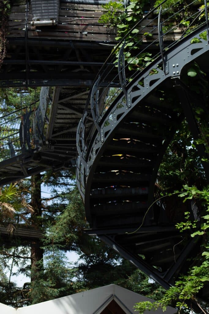 escalier dans le parvis des nefs de Nantes