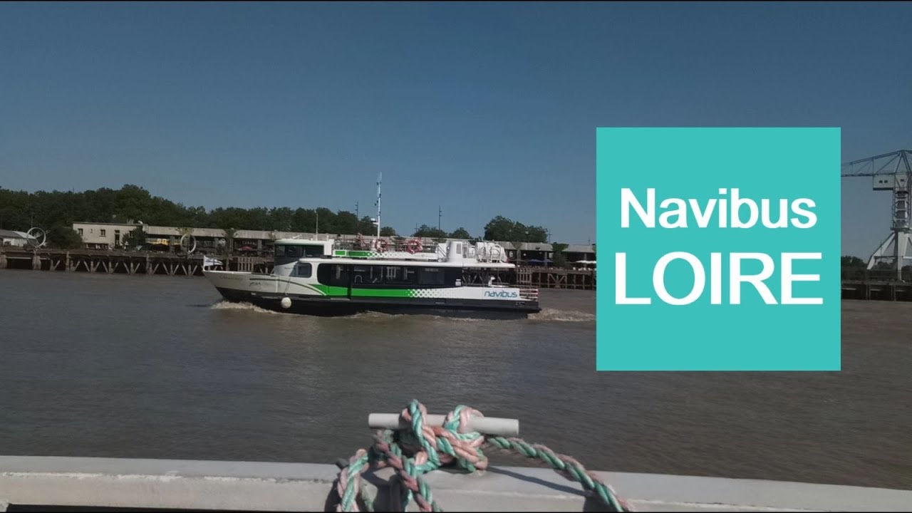 Le navibus naviguant sur la Loire