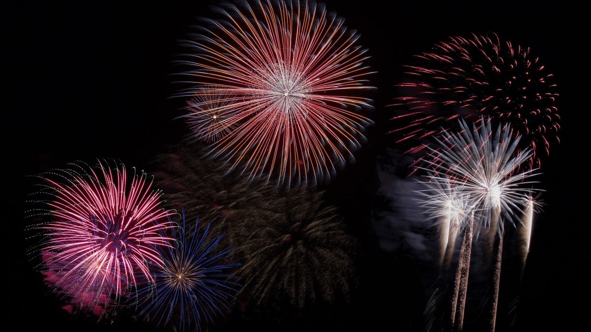 feu d'artifice dans le ciel