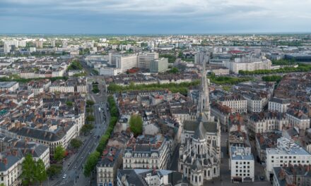 Comment s’appelle le centre-ville de Nantes ?