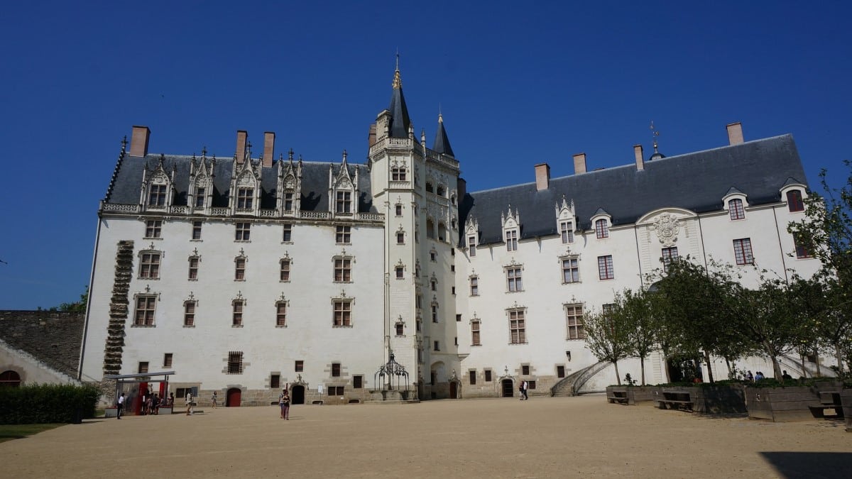 La cour du château de la duchesse Anne