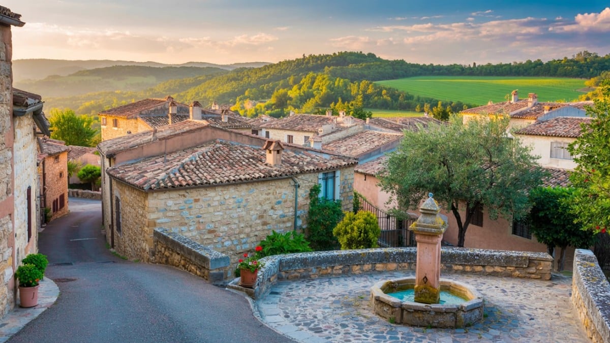 Village en Provence au soleil