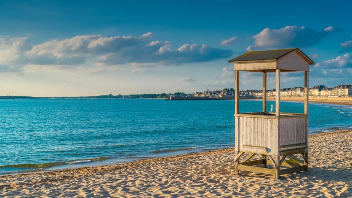 plage bretonne ensoleillée calme